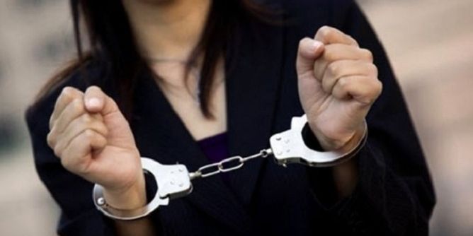 القبض على خادمة بنغالية سرقت أموالاً وحلي ذهبية