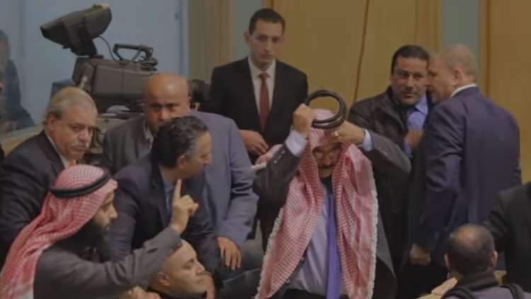 مشاجرة في البرلمان الأردني وضرب بالـ”العقال”