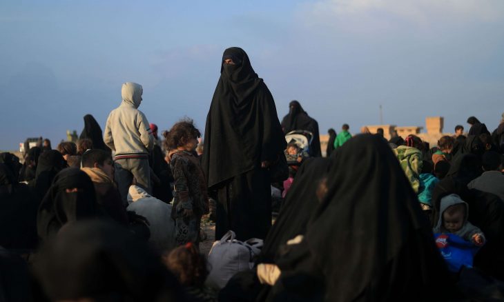 عراقيات من داعش يحرقن خيم زميلاتهن التونسيات ويهددن لكل من تسيء للبغدادي