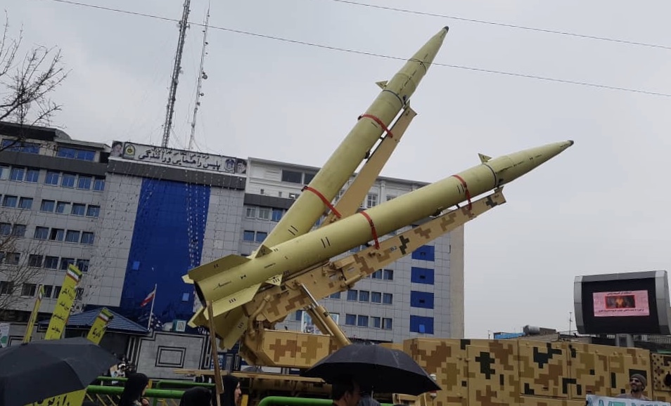 الحرس الثوري يعرض صواريخ باليستية بمناسبة ذكرى الثورة الإسلامية