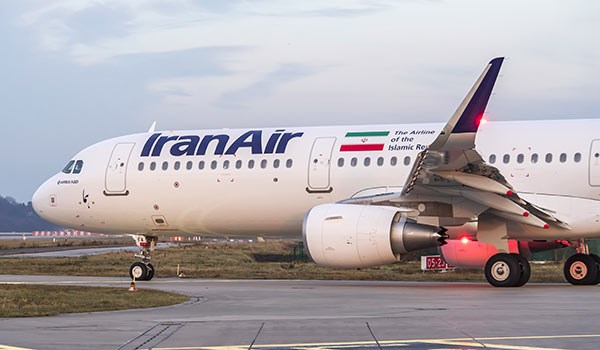 اشتعال حريق بطائرة ايرانية تحمل 50 راكباً