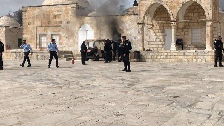 القوات الإسرائيلية تغلق بوابات المسجد الأقصى وتعتدي على المصلين