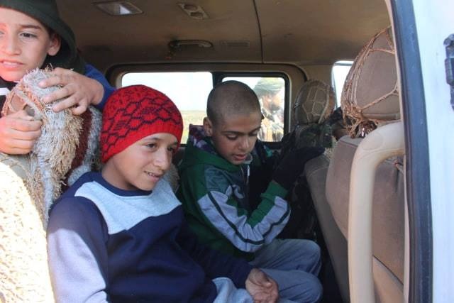 بالصور : إعادة 16 طفلا عراقيا مختطفا لدى داعش في سوريا.