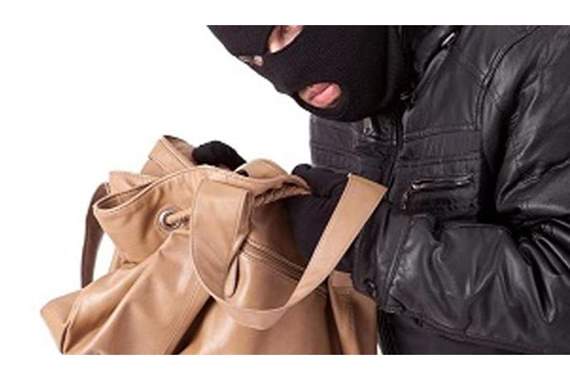 القبض على عصابة متخصصة في سرقة الحقائب النسائية وسط بغداد