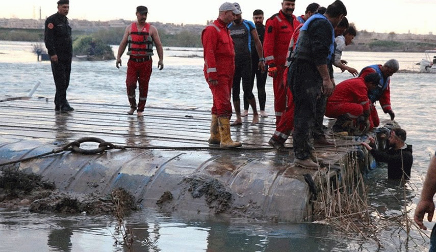 انتشال جثة طفل ورجل من ضحايا عبارة الموصل على بعد 20كم من موقع الحادث