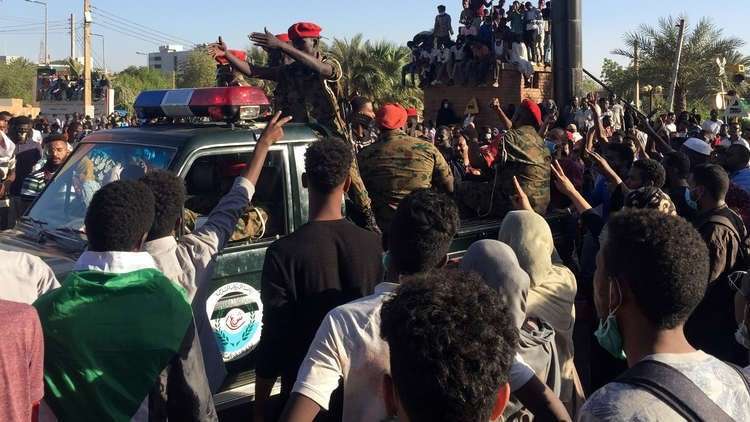 الجيش السوداني يقرر تسليح “كل القادرين” على حمل السلاح