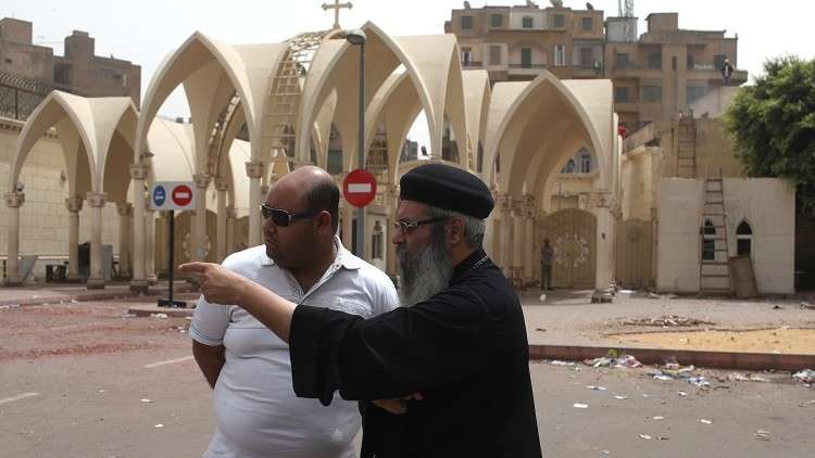 مقتل رجل دين قبطي داخل كنيسة في مصر