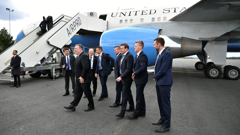 وزير الخارجية الأميركي يغادر بغداد بعد زيارة استمرت 4 ساعات