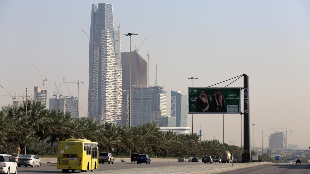 الكشف عن الامتيازات والشروط الجديدة للحصول على “الإقامة” في السعودية!