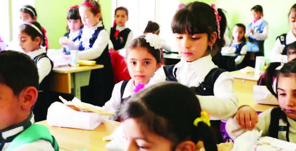وزير التربية يوجه بعدم إلزام التلاميذ ارتداء الزي الموحد أثناء الامتحانات
