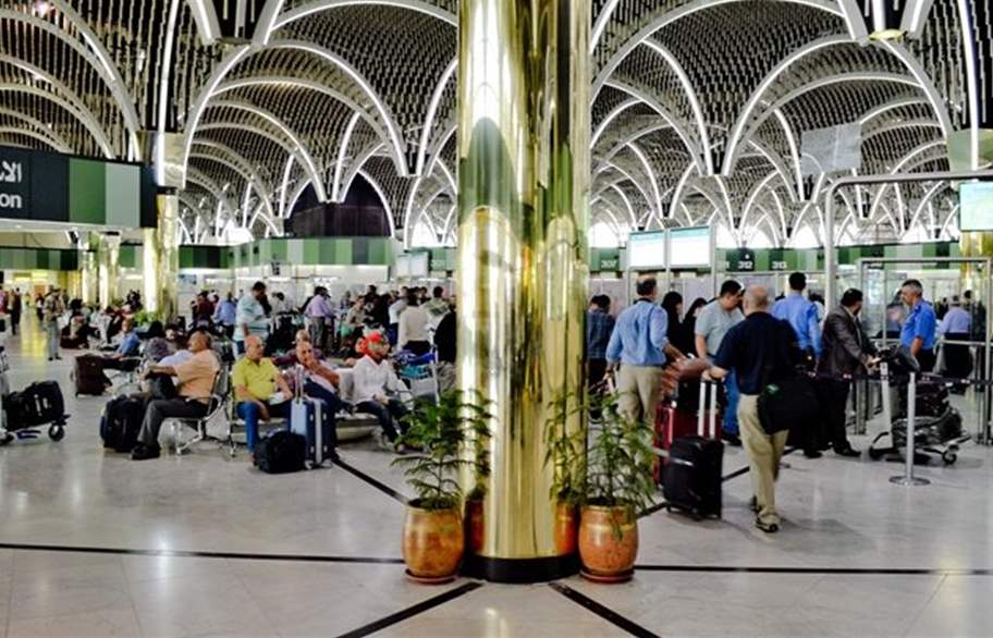 الگمارك: منع المسافرين عبر مطارات بغداد والنجف والبصرة من ادخال المواد التي تحمل الصفة التجارية