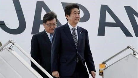 رئيس الوزراء الياباني يصل طهران .. في محاولة لتخفيف التوتر بالمنطقة
