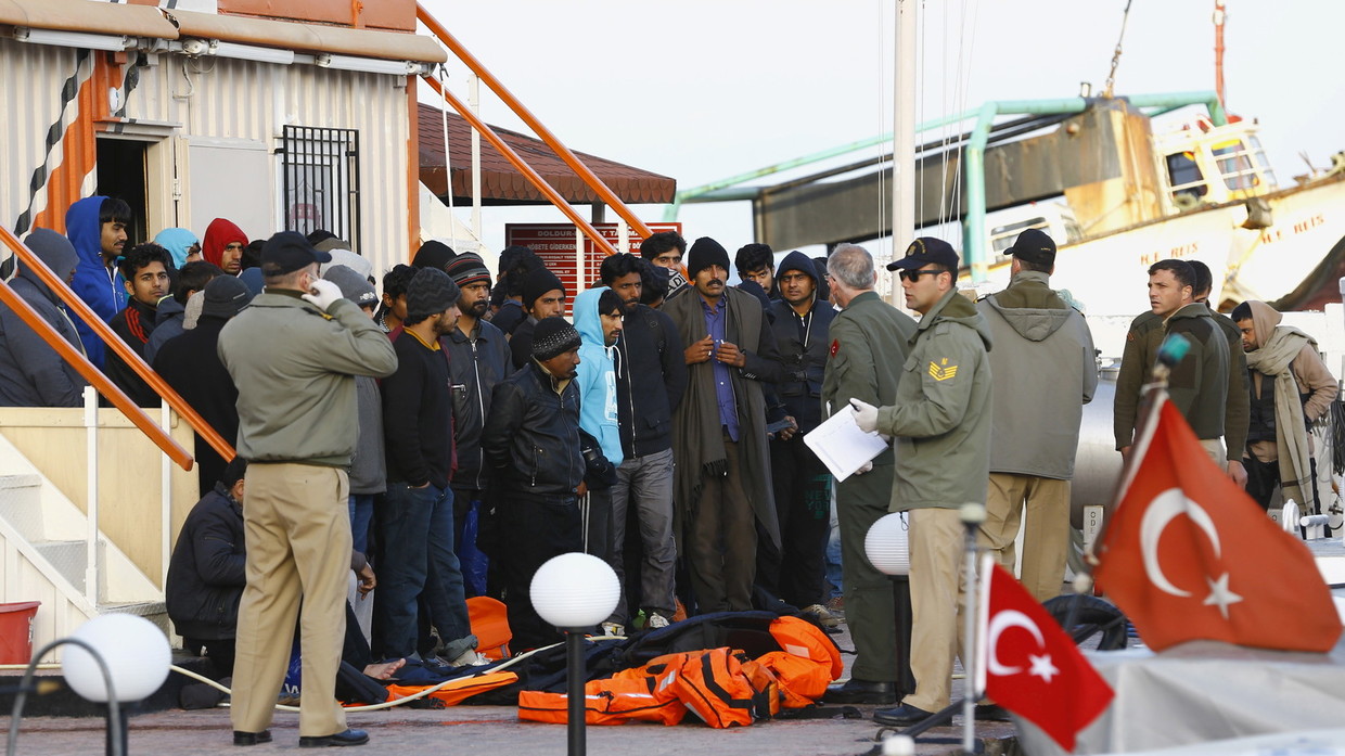 تركيا : لو فتحنا حدودنا أمام المهاجرين لن تصمد أوروبا 6 أشهر!