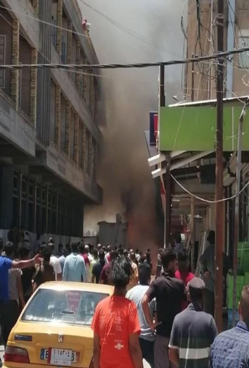 بالصورة : اندلاع حريق في محال تجارية وسط الكوت