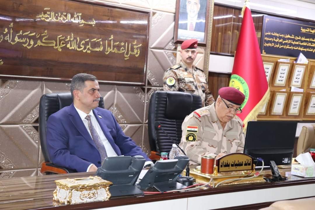 وزير الدفاع يبحث مع عمليات بغداد الخطط الأمنية المعدة لحماية العاصمة