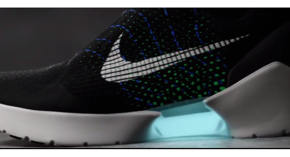 شركة”نايكي” تبتكر حذاء يمكن التحكم به عن طريق أجهزة “آيفون”
