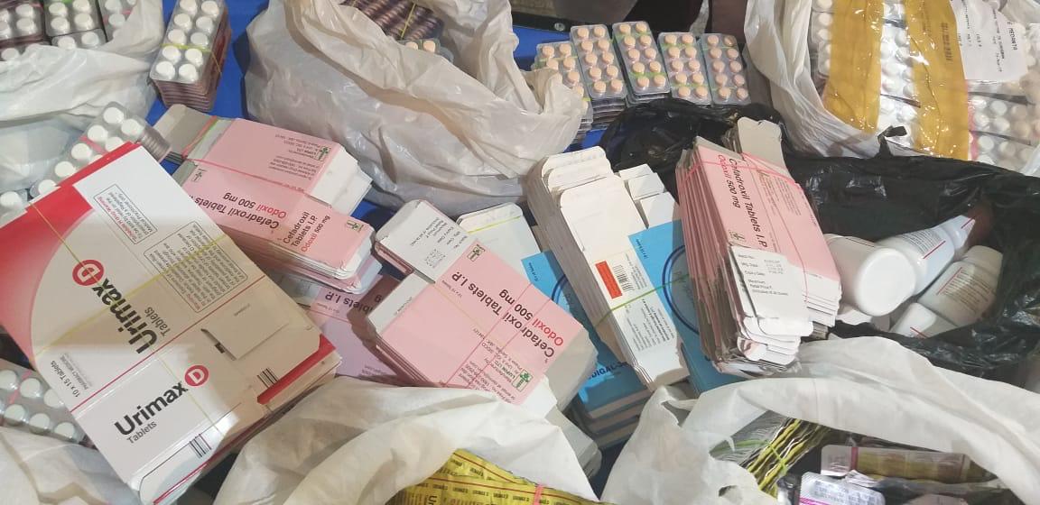 ضبط أدوية بشرية مخالفة للضوابط في مطار النجف