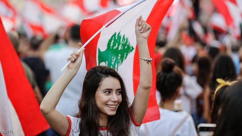 احتجاجات لبنان تدخل يومها السابع بالدعوة إلى إضراب عام