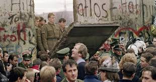 في ذكرى انهياره.. قصة “جدار برلين” الذي شطر ألمانيا والعالم
