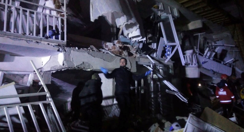 ارتفاع ضحايا زلزال تركيا إلى 18 قتيلا وأكثر من 550 جريحا