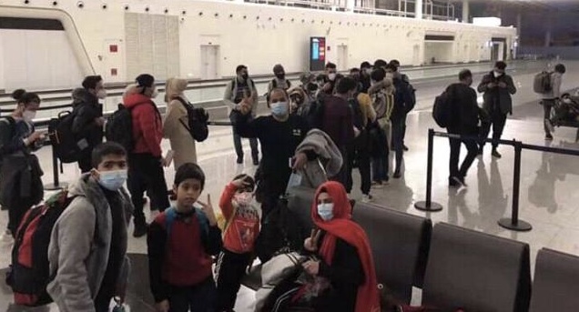 وصول الطلاب العراقيين وعوائلهم من الصين الى ايران بطائرة ايرانية وتمييزهم وفحصهم قبل مجيئهم الى البلاد