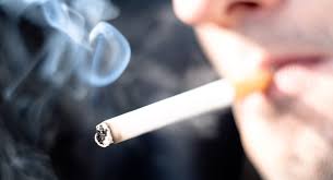 دراسة طبية تفصح عن اضرار “جسيمة” يلحقها كورونا بالمدخنين