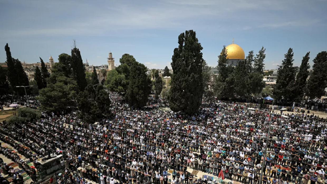 مفتي القدس وفلسطين يفتي بحرمان الإماراتيين من الصلاة في المسجد الأقصى