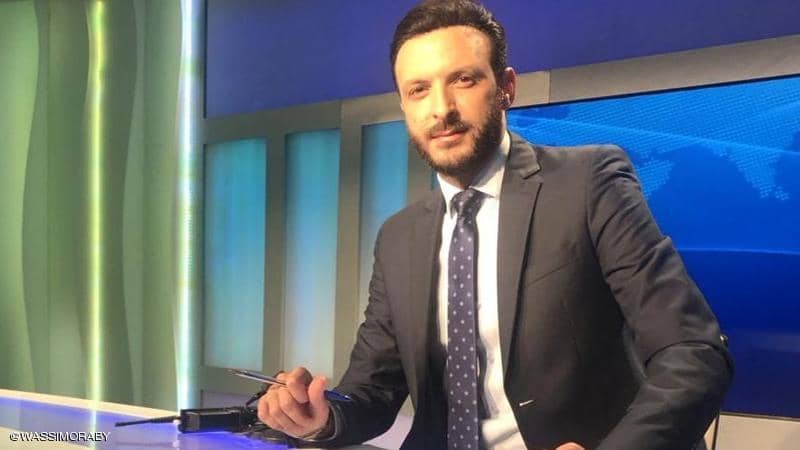 إعلامي لبناني يستقيل على الهواء: “أنا فالل لأنّي قرفت منكن”