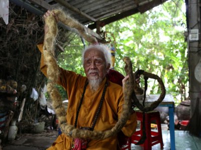فيتنامي لم يغسل شعره أو يصففه أو يقصه منذ 80 عاما !