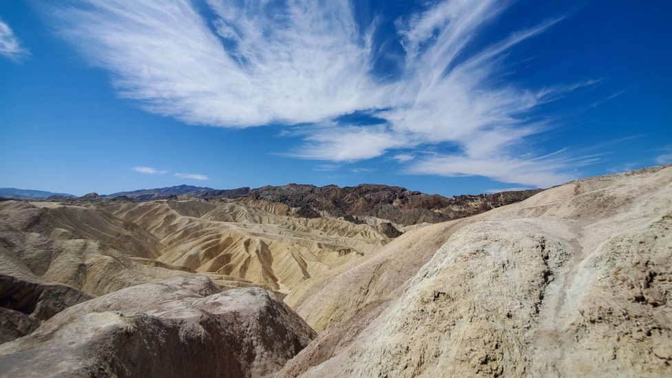 وادي الموت في كاليفورنيا يسجل ” أعلى حرارة على الأرض “
