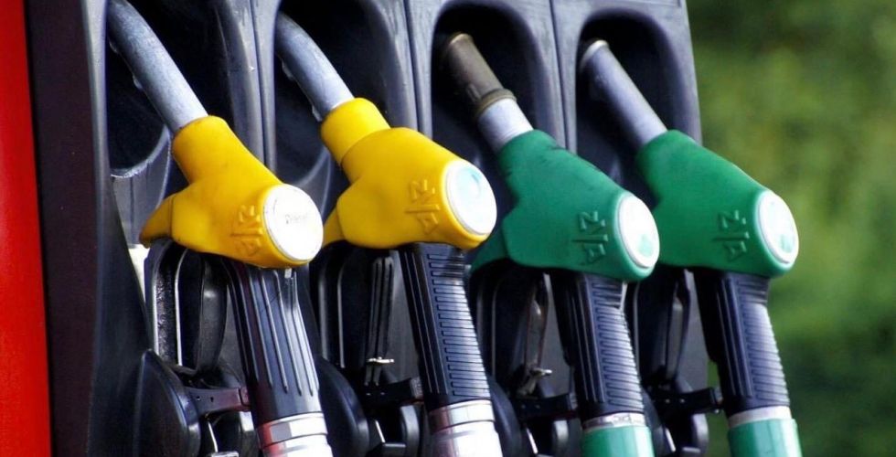 النفط تعتزم تخفيض سعر البنزين الممتاز