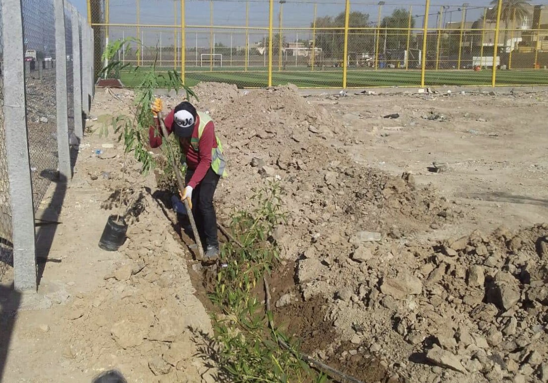 منعاً من الاستيلاء عليها .. المباشرة بتحويل ساحة متروكة الى متنزه كبير بمدينة الصدر