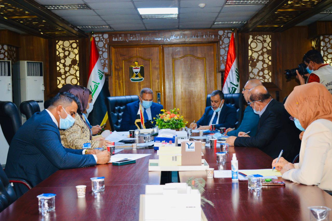 اجتماع في وزارة الإسكان لبحث تطوير مداخل العاصمة بحضور محافظ بغداد