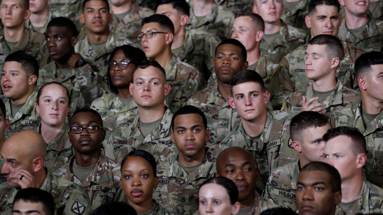 الجيش الأمريكي يسمح لجنوده بوضع أحمر الشفاه وطلاء الاظافر