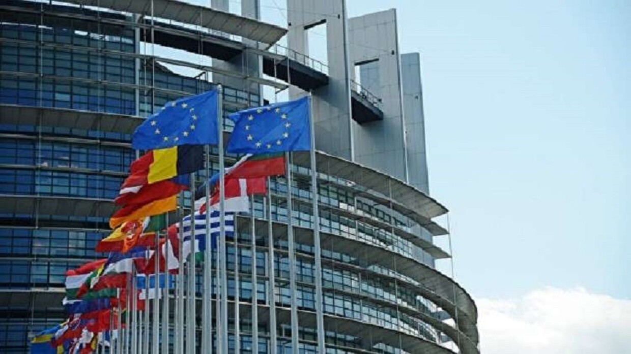لبرلمان الأوروبي يُلزم المنصات الإلكترونية بحذف المحتويات “ذات الطابع الإرهابي”