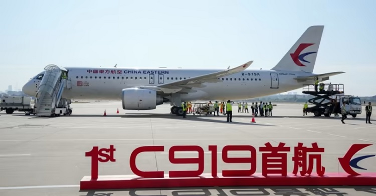 أول طائرة ركاب صينية منتجة محليا تقوم بأول رحلة تجارية