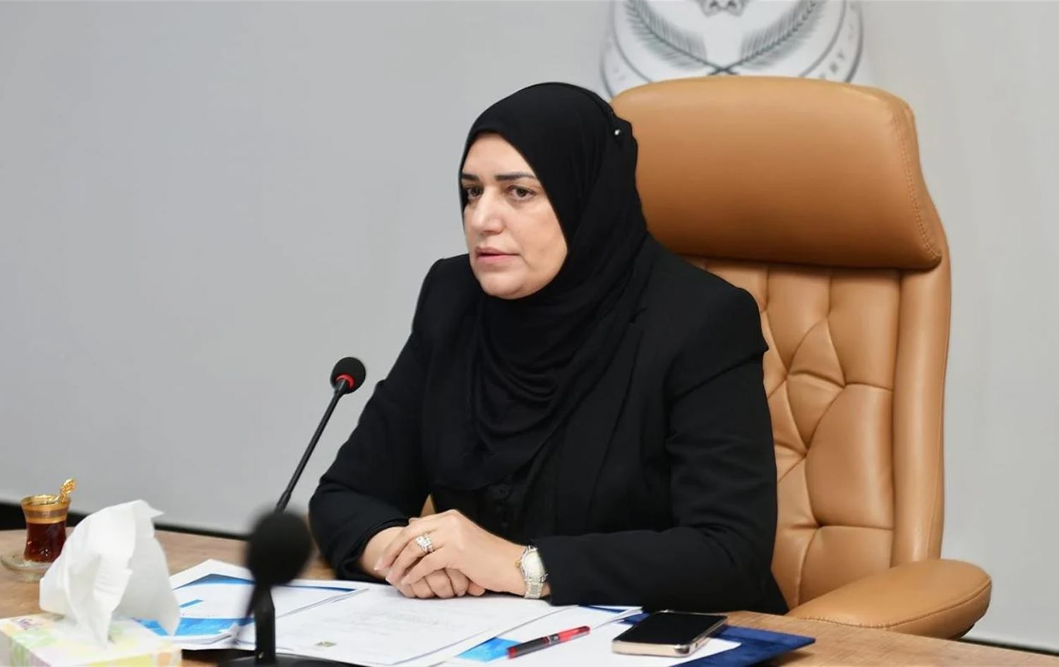 وزيرة المالية تعلن استمرار تثبيت العقود وتضمين ملف إعادة المفسوخة عقودهم بالموازنة