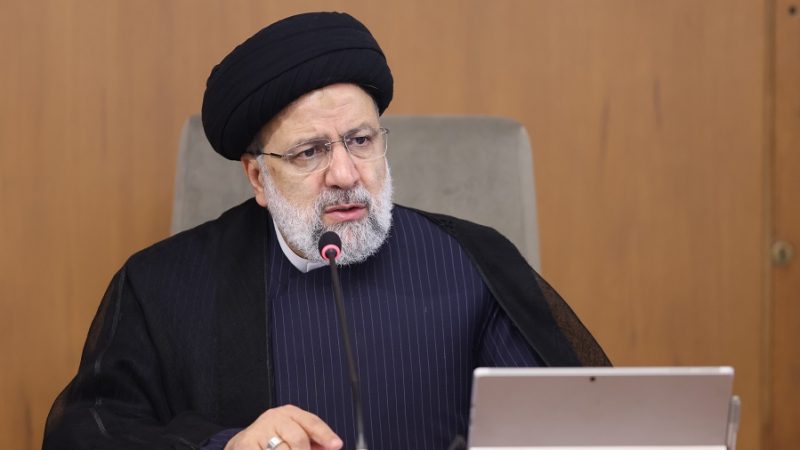الرئيس الإيراني یطالب بضرورة متابعة ملف اغتیال سلیماني بجدیة ودقة