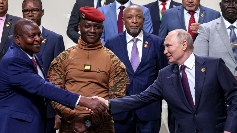 بوتين: روسيا تدرس “بعناية” المقترحات الأفريقية لإنهاء الحرب
