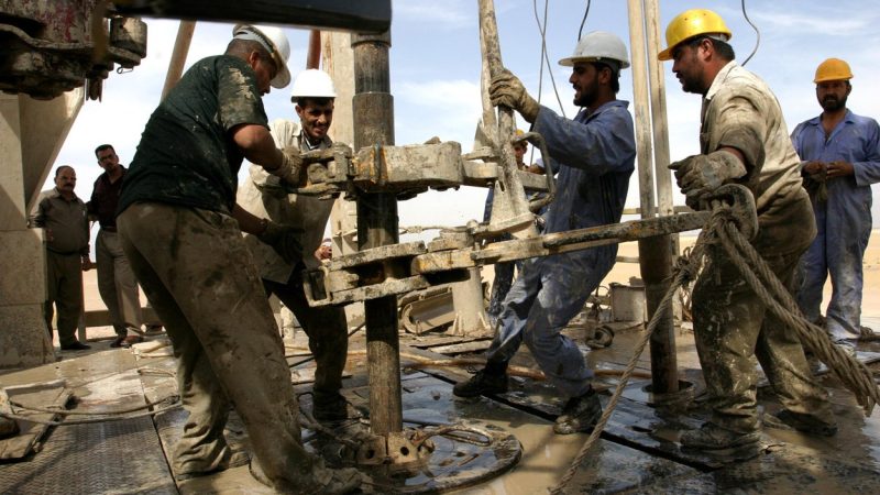 حفر 34 بئراً نفطياً في العراق