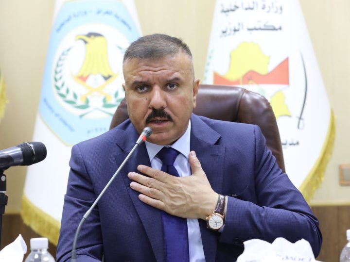 وزير الداخلية: لا مجاملة بالعمل الأمني ولا نسمح بالتعدي على أي منتسب