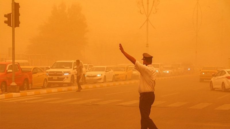 العراق.. “عاصفة غبارية” تضرب البلاد الليلة والحرارة تتراجع سبع درجات