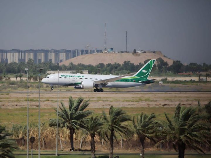 النقل: اتخذنا الإجراءات اللازمة للحفاظ على المسافرين بعد تعرض طائرة لخلل بمطار بغداد