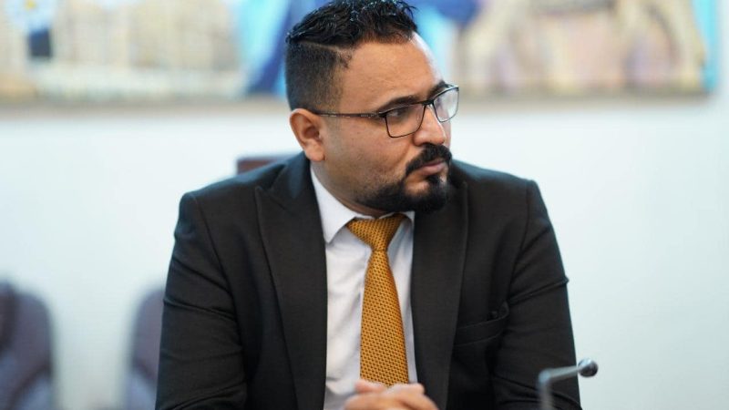 التربية: الرصافة الأولى بدأت بتجربة بصمة العين والتعميم قريباً