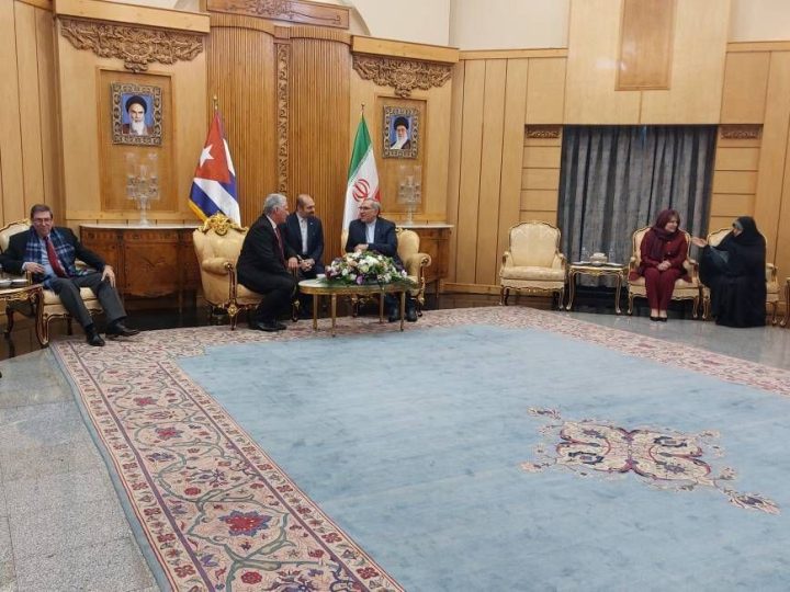بعد مرور 22 عاماً.. الرئيس الكوبي يصل طهران