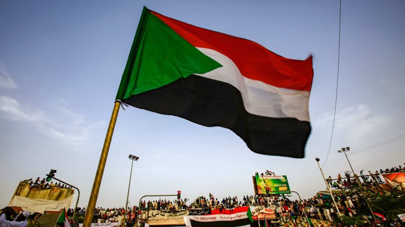 السودان يطرد 15 دبلوماسياً إماراتياً