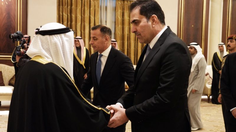 رئيس البرلمان بالإنابة يشارك في تقديم واجب العزاء بعد وصوله الكويت