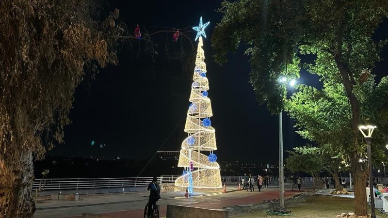 بغداد تباشر بنصب اشجار الميلاد ونشرات الزينة بمناسبة عيد الميلاد ورأس السنة الميلادية