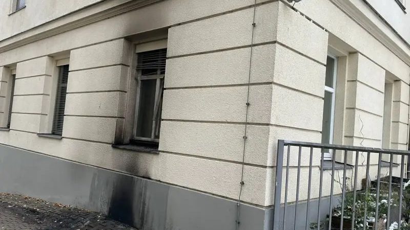 حريق كبير بمقر منظمة مجاهدي خلق الإيرانية في برلين