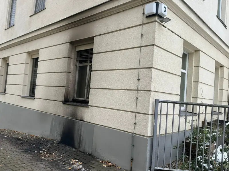 حريق كبير بمقر منظمة مجاهدي خلق الإيرانية في برلين